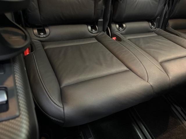 Ｖクラス Ｖ２２０ｄ　アバンギャルド　ロング　ＡＭＧライン　エクスクルーシブシートパッケージ　パノラミックスライディングルーフ　レーダーセーフティパッケージ　純正ナビ　全周囲カメラ　ＬＥＤヘッドライト　アダプティブハイビーム　黒革シート　パワーバックドア（33枚目）