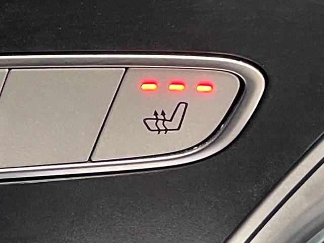 Ｖクラス Ｖ２２０ｄ　アバンギャルド　ロング　ＡＭＧライン　エクスクルーシブシートパッケージ　パノラミックスライディングルーフ　レーダーセーフティパッケージ　純正ナビ　全周囲カメラ　ＬＥＤヘッドライト　アダプティブハイビーム　黒革シート　パワーバックドア（50枚目）