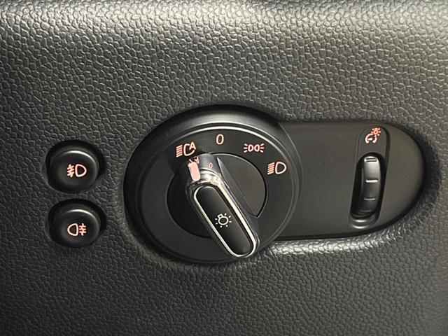 MINI クーパー 5ドア ペッパーパッケージ ナビゲーションパッケージ LEDヘッドライト LEDフォグライト デュアルオートエアコン 純正15インチアルミホイール プライバシーガラス Bluetooth ETC(8枚目)