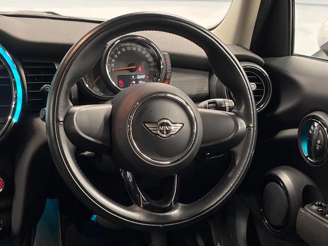 MINI クーパー 5ドア ペッパーパッケージ ナビゲーションパッケージ LEDヘッドライト LEDフォグライト デュアルオートエアコン 純正15インチアルミホイール プライバシーガラス Bluetooth ETC(12枚目)