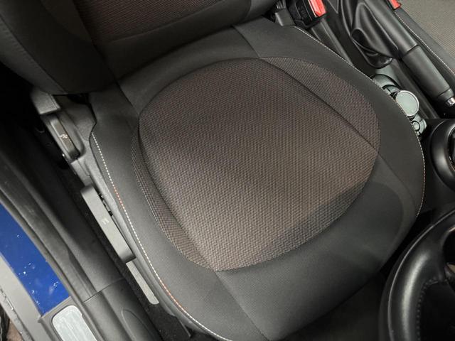 MINI クーパー 5ドア ペッパーパッケージ ナビゲーションパッケージ LEDヘッドライト LEDフォグライト デュアルオートエアコン 純正15インチアルミホイール プライバシーガラス Bluetooth ETC(29枚目)