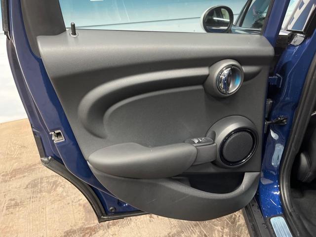 MINI クーパー 5ドア ペッパーパッケージ ナビゲーションパッケージ LEDヘッドライト LEDフォグライト デュアルオートエアコン 純正15インチアルミホイール プライバシーガラス Bluetooth ETC(40枚目)