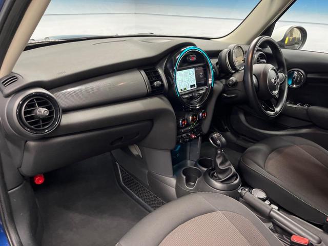 MINI クーパー 5ドア ペッパーパッケージ ナビゲーションパッケージ LEDヘッドライト LEDフォグライト デュアルオートエアコン 純正15インチアルミホイール プライバシーガラス Bluetooth ETC(41枚目)