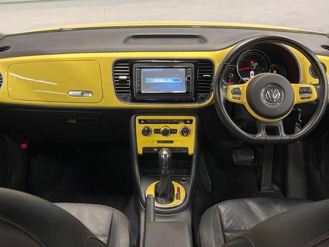 ザ・ビートル デザインレザーパッケージ 712SDCWパッケージ 黒革シート シートヒーター パークディスタンスコントロール HIDヘッドライト フォグライト デュアルオートエアコン 純正17インチアルミホイール パドルシフト ETC(2枚目)