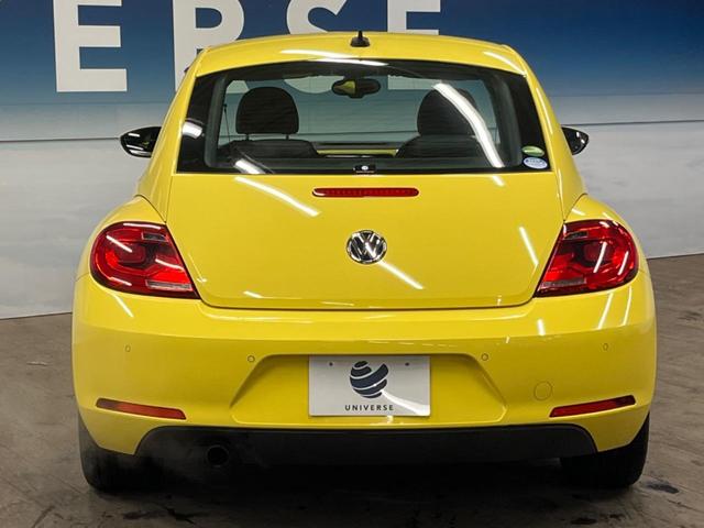 ザ・ビートル デザインレザーパッケージ 712SDCWパッケージ 黒革シート シートヒーター パークディスタンスコントロール HIDヘッドライト フォグライト デュアルオートエアコン 純正17インチアルミホイール パドルシフト ETC(16枚目)