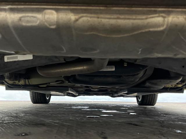 ザ・ビートル デザインレザーパッケージ 712SDCWパッケージ 黒革シート シートヒーター パークディスタンスコントロール HIDヘッドライト フォグライト デュアルオートエアコン 純正17インチアルミホイール パドルシフト ETC(20枚目)