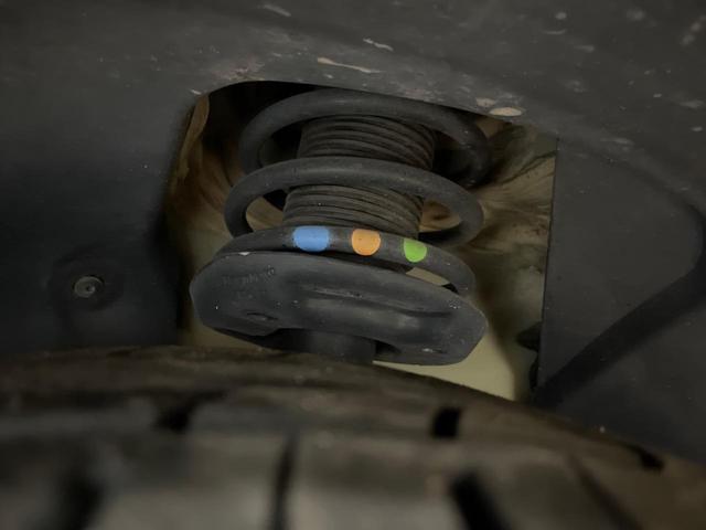 ザ・ビートル デザインレザーパッケージ 712SDCWパッケージ 黒革シート シートヒーター パークディスタンスコントロール HIDヘッドライト フォグライト デュアルオートエアコン 純正17インチアルミホイール パドルシフト ETC(21枚目)