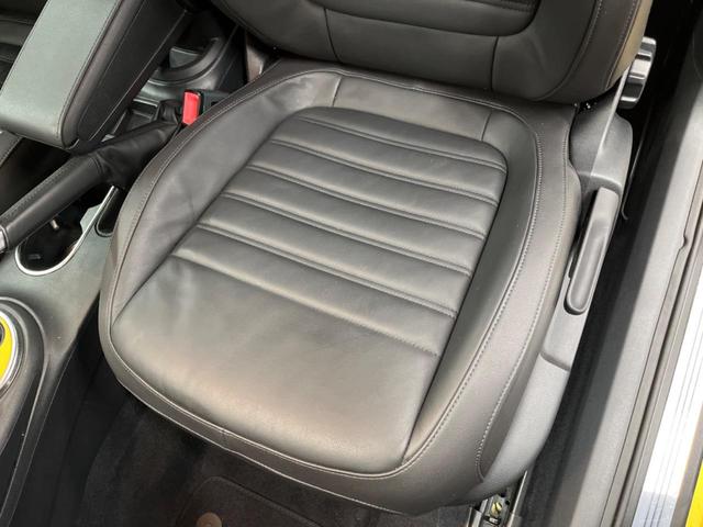 ザ・ビートル デザインレザーパッケージ 712SDCWパッケージ 黒革シート シートヒーター パークディスタンスコントロール HIDヘッドライト フォグライト デュアルオートエアコン 純正17インチアルミホイール パドルシフト ETC(31枚目)