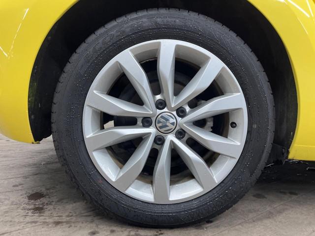 ザ・ビートル デザインレザーパッケージ 712SDCWパッケージ 黒革シート シートヒーター パークディスタンスコントロール HIDヘッドライト フォグライト デュアルオートエアコン 純正17インチアルミホイール パドルシフト ETC(36枚目)