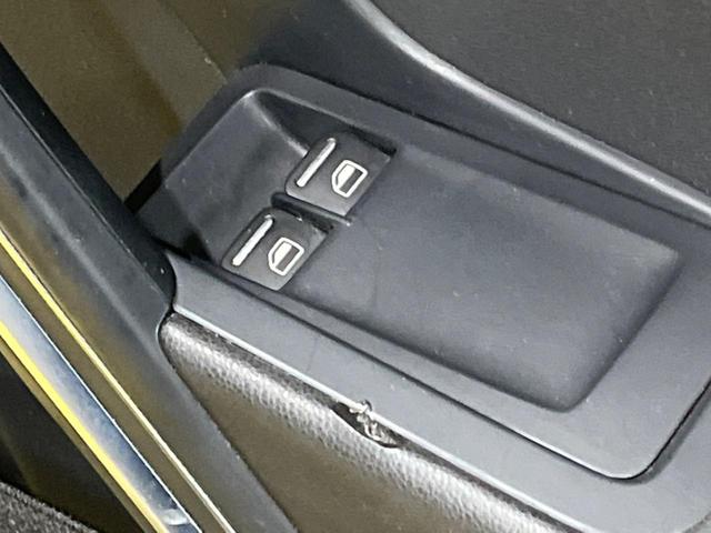 ザ・ビートル デザインレザーパッケージ 712SDCWパッケージ 黒革シート シートヒーター パークディスタンスコントロール HIDヘッドライト フォグライト デュアルオートエアコン 純正17インチアルミホイール パドルシフト ETC(47枚目)