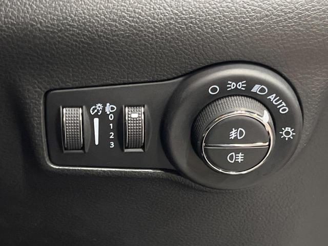 ジープ・コンパス ロンジチュード 純正ナビ Applecarplay フルセグ バックカメラ アダプティブクルーズコントロール ブラインドスポットモニター LEDヘッドライト LEDフォグライト 黒ハーフレザーシート オートエアコン(53枚目)