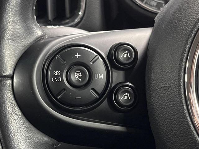 ＭＩＮＩ クーパーＤ　クロスオーバー　ペッパーパッケージ　純正ナビ　アダプティブクルーズコントロール　ＬＥＤヘッドライト　ＬＥＤフォグライト　パワーバックドア　デュアルオートエアコン　コンフォートアクセス　Ｂｌｕｅｔｏｏｔｈ　ＥＴＣ（4枚目）