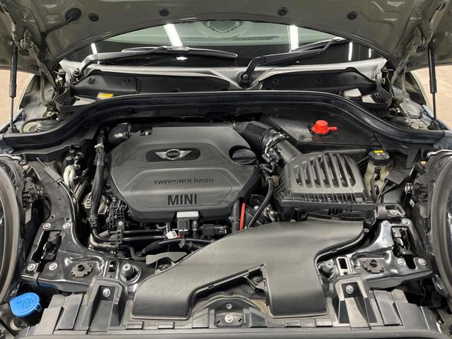 MINI クーパーSD 5ドア カメラ/パーキングアシストパッケージ ペッパーパッケージ LEDヘッドランプ ユニオンジャックデザインテールランプ 純正ナビ アクティブクルーズコントロール インテリジェントセーフティ 禁煙車(19枚目)