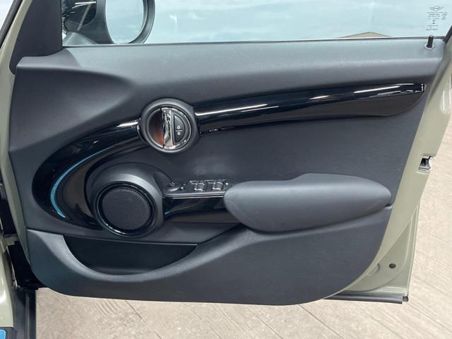 MINI クーパーSD 5ドア カメラ/パーキングアシストパッケージ ペッパーパッケージ LEDヘッドランプ ユニオンジャックデザインテールランプ 純正ナビ アクティブクルーズコントロール インテリジェントセーフティ 禁煙車(32枚目)