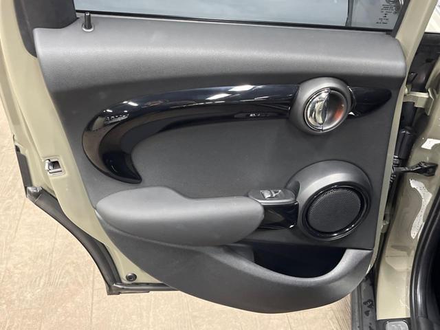 MINI クーパーSD 5ドア カメラ/パーキングアシストパッケージ ペッパーパッケージ LEDヘッドランプ ユニオンジャックデザインテールランプ 純正ナビ アクティブクルーズコントロール インテリジェントセーフティ 禁煙車(33枚目)