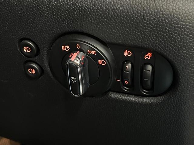 MINI クーパーSD 5ドア カメラ/パーキングアシストパッケージ ペッパーパッケージ LEDヘッドランプ ユニオンジャックデザインテールランプ 純正ナビ アクティブクルーズコントロール インテリジェントセーフティ 禁煙車(54枚目)