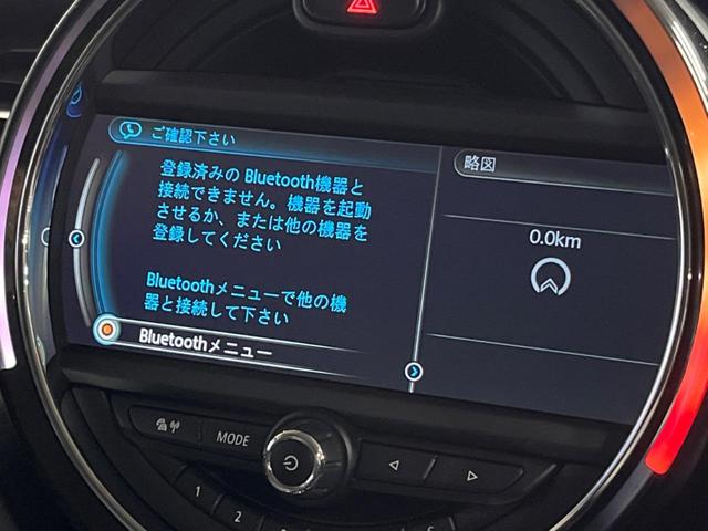 ＭＩＮＩ クーパーＳ　５ドア　純正ナビ　ＬＥＤヘッドライト　ＬＥＤフォグライト　デュアルオートエアコン　純正１６インチアルミホイール　Ｂｌｕｅｔｏｏｔｈ　ＥＴＣ　禁煙車　盗難防止装置　アイドリングストップ　横滑防止装置（5枚目）