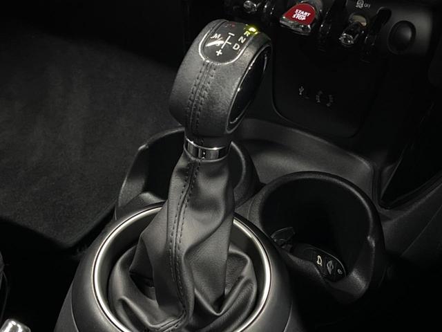 ＭＩＮＩ クーパーＳ　５ドア　純正ナビ　ＬＥＤヘッドライト　ＬＥＤフォグライト　デュアルオートエアコン　純正１６インチアルミホイール　Ｂｌｕｅｔｏｏｔｈ　ＥＴＣ　禁煙車　盗難防止装置　アイドリングストップ　横滑防止装置（7枚目）