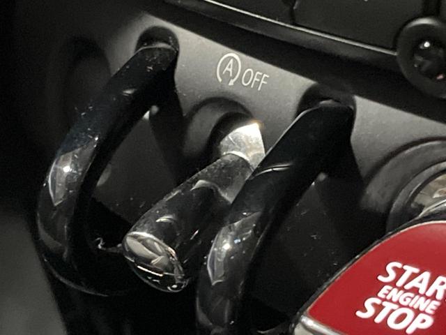 ＭＩＮＩ クーパーＳ　５ドア　純正ナビ　ＬＥＤヘッドライト　ＬＥＤフォグライト　デュアルオートエアコン　純正１６インチアルミホイール　Ｂｌｕｅｔｏｏｔｈ　ＥＴＣ　禁煙車　盗難防止装置　アイドリングストップ　横滑防止装置（8枚目）