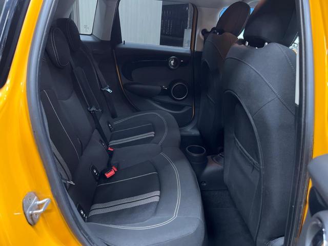 ＭＩＮＩ クーパーＳ　５ドア　純正ナビ　ＬＥＤヘッドライト　ＬＥＤフォグライト　デュアルオートエアコン　純正１６インチアルミホイール　Ｂｌｕｅｔｏｏｔｈ　ＥＴＣ　禁煙車　盗難防止装置　アイドリングストップ　横滑防止装置（10枚目）