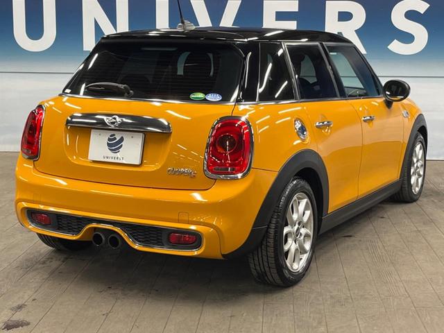 ＭＩＮＩ クーパーＳ　５ドア　純正ナビ　ＬＥＤヘッドライト　ＬＥＤフォグライト　デュアルオートエアコン　純正１６インチアルミホイール　Ｂｌｕｅｔｏｏｔｈ　ＥＴＣ　禁煙車　盗難防止装置　アイドリングストップ　横滑防止装置（18枚目）