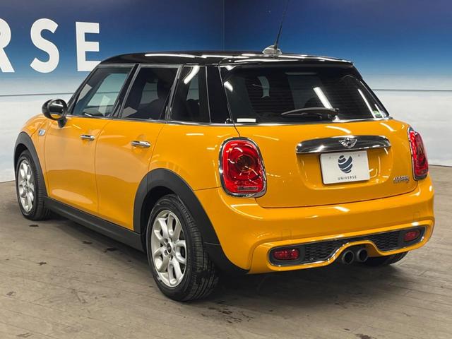 ＭＩＮＩ クーパーＳ　５ドア　純正ナビ　ＬＥＤヘッドライト　ＬＥＤフォグライト　デュアルオートエアコン　純正１６インチアルミホイール　Ｂｌｕｅｔｏｏｔｈ　ＥＴＣ　禁煙車　盗難防止装置　アイドリングストップ　横滑防止装置（25枚目）