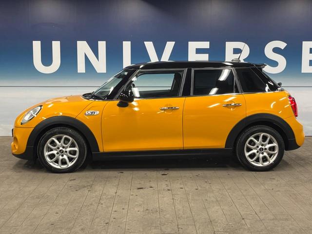 ＭＩＮＩ クーパーＳ　５ドア　純正ナビ　ＬＥＤヘッドライト　ＬＥＤフォグライト　デュアルオートエアコン　純正１６インチアルミホイール　Ｂｌｕｅｔｏｏｔｈ　ＥＴＣ　禁煙車　盗難防止装置　アイドリングストップ　横滑防止装置（26枚目）