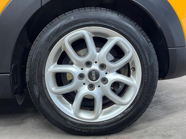 ＭＩＮＩ クーパーＳ　５ドア　純正ナビ　ＬＥＤヘッドライト　ＬＥＤフォグライト　デュアルオートエアコン　純正１６インチアルミホイール　Ｂｌｕｅｔｏｏｔｈ　ＥＴＣ　禁煙車　盗難防止装置　アイドリングストップ　横滑防止装置（29枚目）