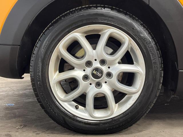 ＭＩＮＩ クーパーＳ　５ドア　純正ナビ　ＬＥＤヘッドライト　ＬＥＤフォグライト　デュアルオートエアコン　純正１６インチアルミホイール　Ｂｌｕｅｔｏｏｔｈ　ＥＴＣ　禁煙車　盗難防止装置　アイドリングストップ　横滑防止装置（30枚目）