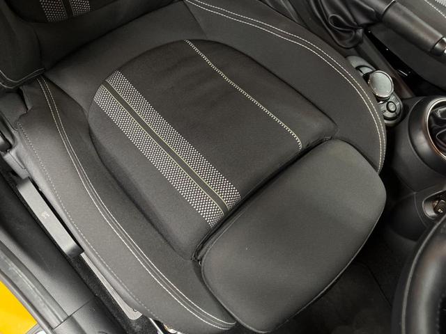 ＭＩＮＩ クーパーＳ　５ドア　純正ナビ　ＬＥＤヘッドライト　ＬＥＤフォグライト　デュアルオートエアコン　純正１６インチアルミホイール　Ｂｌｕｅｔｏｏｔｈ　ＥＴＣ　禁煙車　盗難防止装置　アイドリングストップ　横滑防止装置（36枚目）