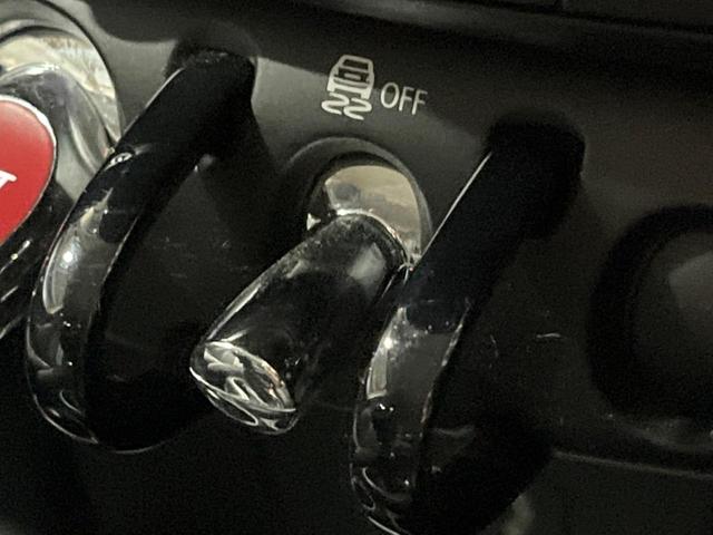 ＭＩＮＩ クーパーＳ　５ドア　純正ナビ　ＬＥＤヘッドライト　ＬＥＤフォグライト　デュアルオートエアコン　純正１６インチアルミホイール　Ｂｌｕｅｔｏｏｔｈ　ＥＴＣ　禁煙車　盗難防止装置　アイドリングストップ　横滑防止装置（41枚目）