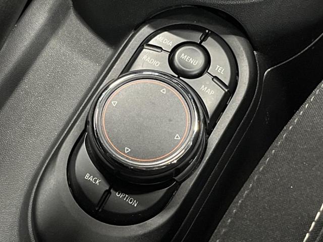 ＭＩＮＩ クーパーＳ　５ドア　純正ナビ　ＬＥＤヘッドライト　ＬＥＤフォグライト　デュアルオートエアコン　純正１６インチアルミホイール　Ｂｌｕｅｔｏｏｔｈ　ＥＴＣ　禁煙車　盗難防止装置　アイドリングストップ　横滑防止装置（42枚目）