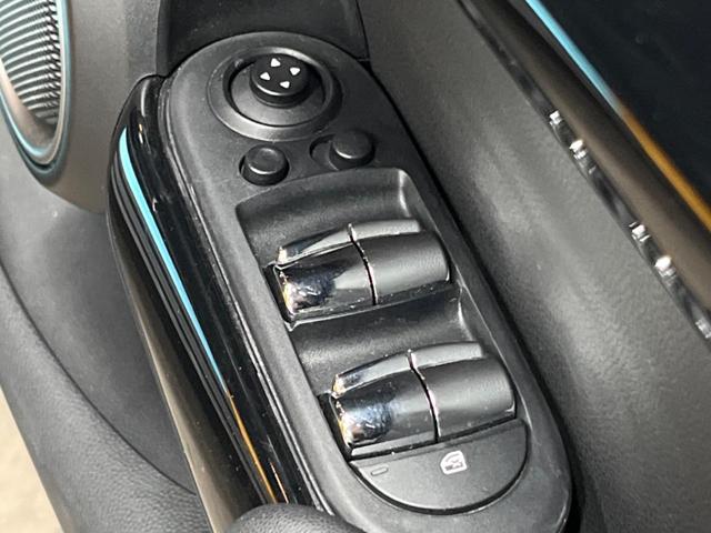 ＭＩＮＩ クーパーＳ　５ドア　純正ナビ　ＬＥＤヘッドライト　ＬＥＤフォグライト　デュアルオートエアコン　純正１６インチアルミホイール　Ｂｌｕｅｔｏｏｔｈ　ＥＴＣ　禁煙車　盗難防止装置　アイドリングストップ　横滑防止装置（50枚目）
