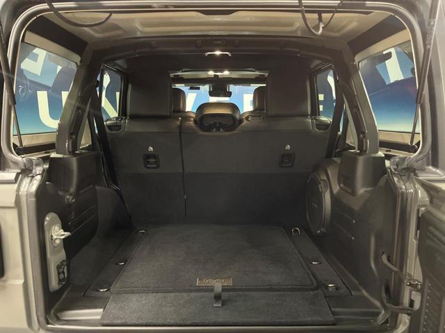 ジープ・ラングラーアンリミテッド ルビコン 純正ナビ フルセグ フロント・サイド・バックカメラ アダプティブクルーズコントロール ブラインドスポットモニター パークセンサー 黒革シート シートヒーター LEDヘッドライト LEDフォグライト(11枚目)