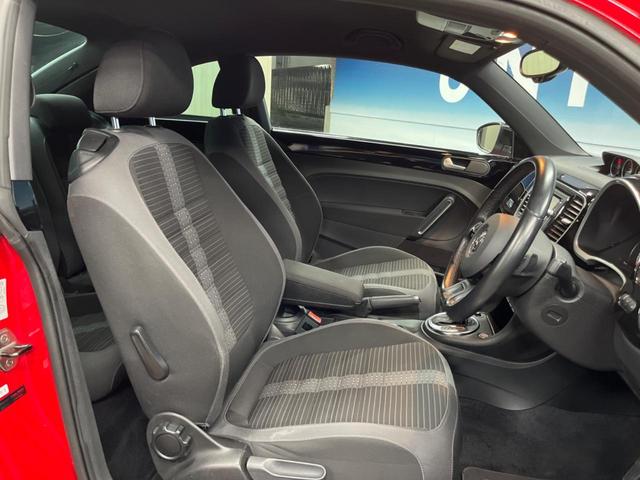 ザ・ビートル ターボ　クールスターパッケージ（ＨＩＤヘッドライト　オートライト　プライバシーガラス）　純正ナビ　フルセグ　Ｂｌｕｅｔｏｏｔｈ　バックカメラ　パークセンサー　スマートエントリー　純正１８インチアルミホイール（9枚目）