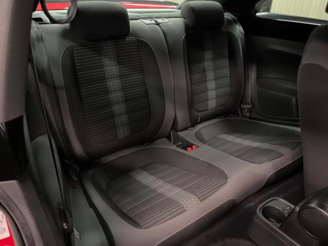 ザ・ビートル ターボ　クールスターパッケージ（ＨＩＤヘッドライト　オートライト　プライバシーガラス）　純正ナビ　フルセグ　Ｂｌｕｅｔｏｏｔｈ　バックカメラ　パークセンサー　スマートエントリー　純正１８インチアルミホイール（10枚目）