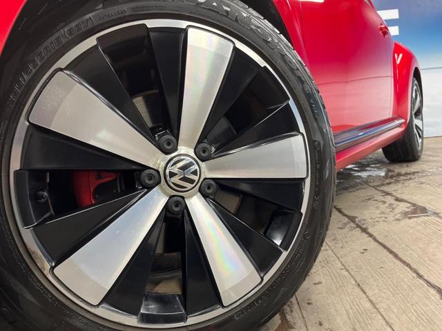 ザ・ビートル ターボ　クールスターパッケージ（ＨＩＤヘッドライト　オートライト　プライバシーガラス）　純正ナビ　フルセグ　Ｂｌｕｅｔｏｏｔｈ　バックカメラ　パークセンサー　スマートエントリー　純正１８インチアルミホイール（14枚目）