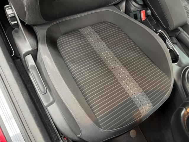 ザ・ビートル ターボ　クールスターパッケージ（ＨＩＤヘッドライト　オートライト　プライバシーガラス）　純正ナビ　フルセグ　Ｂｌｕｅｔｏｏｔｈ　バックカメラ　パークセンサー　スマートエントリー　純正１８インチアルミホイール（29枚目）