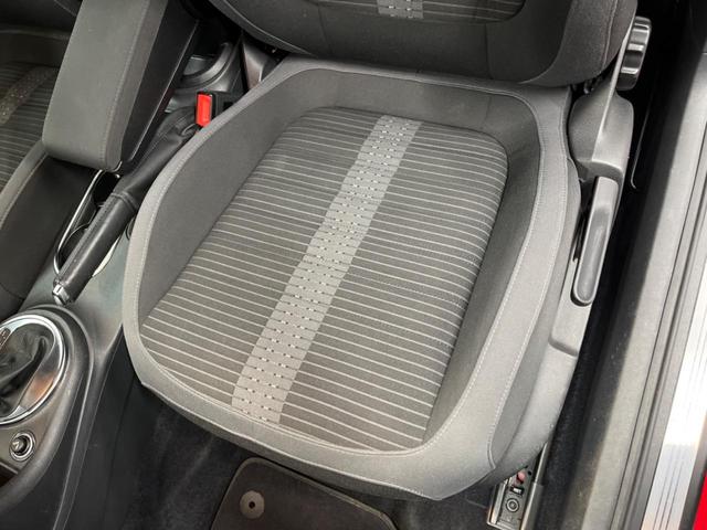 ザ・ビートル ターボ　クールスターパッケージ（ＨＩＤヘッドライト　オートライト　プライバシーガラス）　純正ナビ　フルセグ　Ｂｌｕｅｔｏｏｔｈ　バックカメラ　パークセンサー　スマートエントリー　純正１８インチアルミホイール（30枚目）