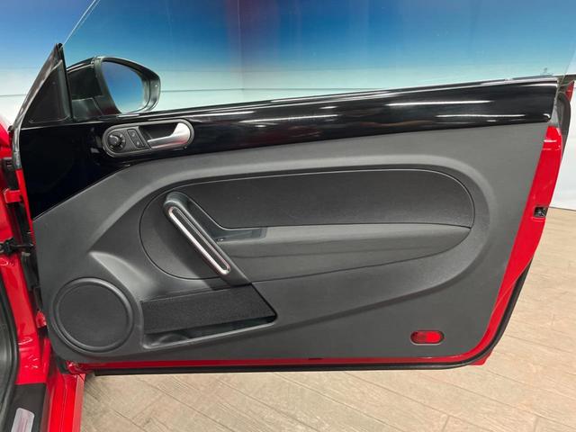 ザ・ビートル ターボ　クールスターパッケージ（ＨＩＤヘッドライト　オートライト　プライバシーガラス）　純正ナビ　フルセグ　Ｂｌｕｅｔｏｏｔｈ　バックカメラ　パークセンサー　スマートエントリー　純正１８インチアルミホイール（37枚目）