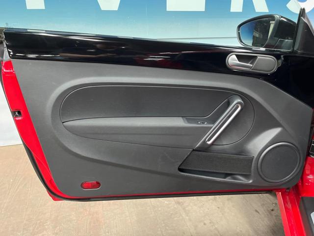 ザ・ビートル ターボ　クールスターパッケージ（ＨＩＤヘッドライト　オートライト　プライバシーガラス）　純正ナビ　フルセグ　Ｂｌｕｅｔｏｏｔｈ　バックカメラ　パークセンサー　スマートエントリー　純正１８インチアルミホイール（38枚目）