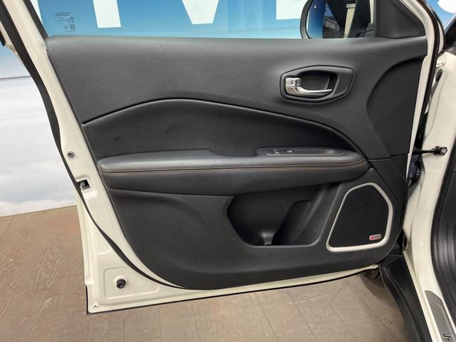 ジープ・コンパス リミテッド　ブラックルーフエディション　純正ナビ　Ａｐｐｌｅｃａｒｐｌａｙ　フルセグ　バックカメラ　アダプティブクルーズコントロール　ブラインドスポットモニター　パークセンサー　ハーフレザーシート　シートヒーター　オートハイビーム　ＥＴＣ（31枚目）