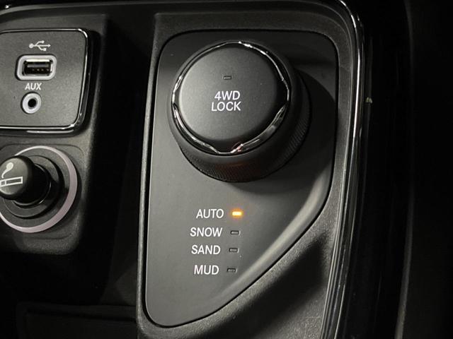 ジープ・コンパス リミテッド　ブラックルーフエディション　純正ナビ　Ａｐｐｌｅｃａｒｐｌａｙ　フルセグ　バックカメラ　アダプティブクルーズコントロール　ブラインドスポットモニター　パークセンサー　ハーフレザーシート　シートヒーター　オートハイビーム　ＥＴＣ（45枚目）