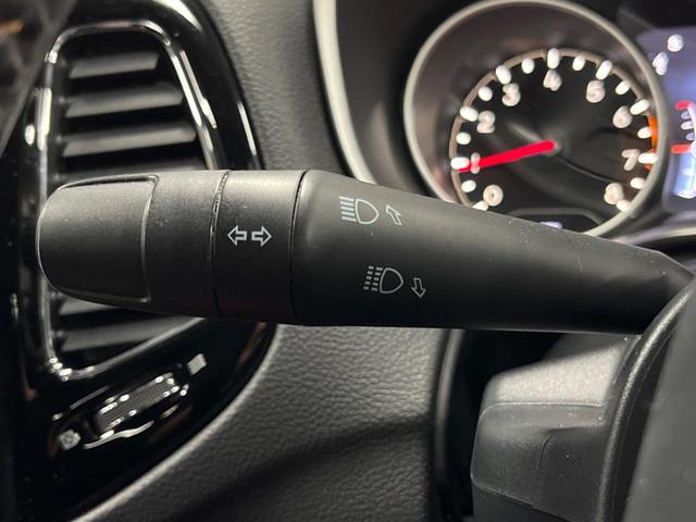 ジープ・コンパス リミテッド　ブラックルーフエディション　純正ナビ　Ａｐｐｌｅｃａｒｐｌａｙ　フルセグ　バックカメラ　アダプティブクルーズコントロール　ブラインドスポットモニター　パークセンサー　ハーフレザーシート　シートヒーター　オートハイビーム　ＥＴＣ（50枚目）