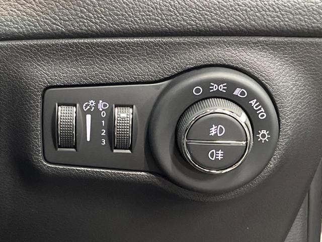 ジープ・コンパス リミテッド　ブラックルーフエディション　純正ナビ　Ａｐｐｌｅｃａｒｐｌａｙ　フルセグ　バックカメラ　アダプティブクルーズコントロール　ブラインドスポットモニター　パークセンサー　ハーフレザーシート　シートヒーター　オートハイビーム　ＥＴＣ（54枚目）