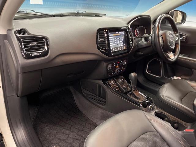 ジープ・コンパス リミテッド　ブラックルーフエディション　純正ナビ　Ａｐｐｌｅｃａｒｐｌａｙ　フルセグ　バックカメラ　アダプティブクルーズコントロール　ブラインドスポットモニター　パークセンサー　ハーフレザーシート　シートヒーター　オートハイビーム　ＥＴＣ（57枚目）