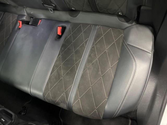 3008 GT ブルーHDi パノラマサンルーフ Applecarplay ディスプレイオーディオ デジタルメーター アダプティブクルーズコントロール レーンキープアシスト ブラインドスポットアシスト バックカメラ 電動リアゲート(38枚目)