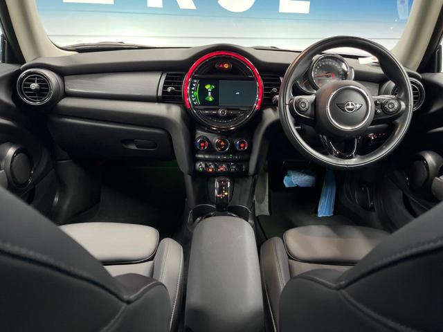 MINI クーパー 3ドア LEDライトパッケージ カメラ/パーキングサポートパッケージ ペッパーパッケージ 合皮シート 純正HDDナビ インテリジェントセーフティ コンフォートアクセス デュアルオートエアコン(2枚目)