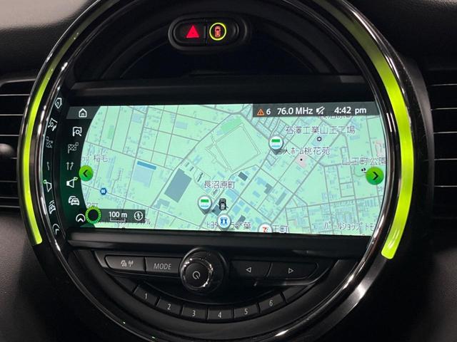 MINI クーパー 3ドア LEDライトパッケージ カメラ/パーキングサポートパッケージ ペッパーパッケージ 合皮シート 純正HDDナビ インテリジェントセーフティ コンフォートアクセス デュアルオートエアコン(4枚目)