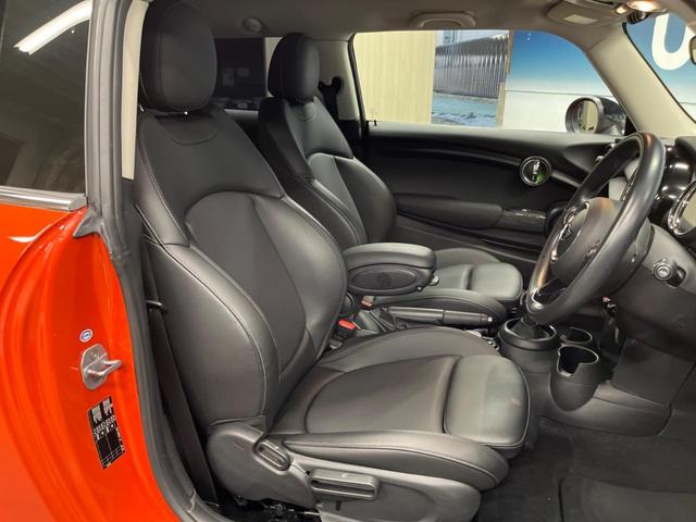 MINI クーパー 3ドア LEDライトパッケージ カメラ/パーキングサポートパッケージ ペッパーパッケージ 合皮シート 純正HDDナビ インテリジェントセーフティ コンフォートアクセス デュアルオートエアコン(9枚目)